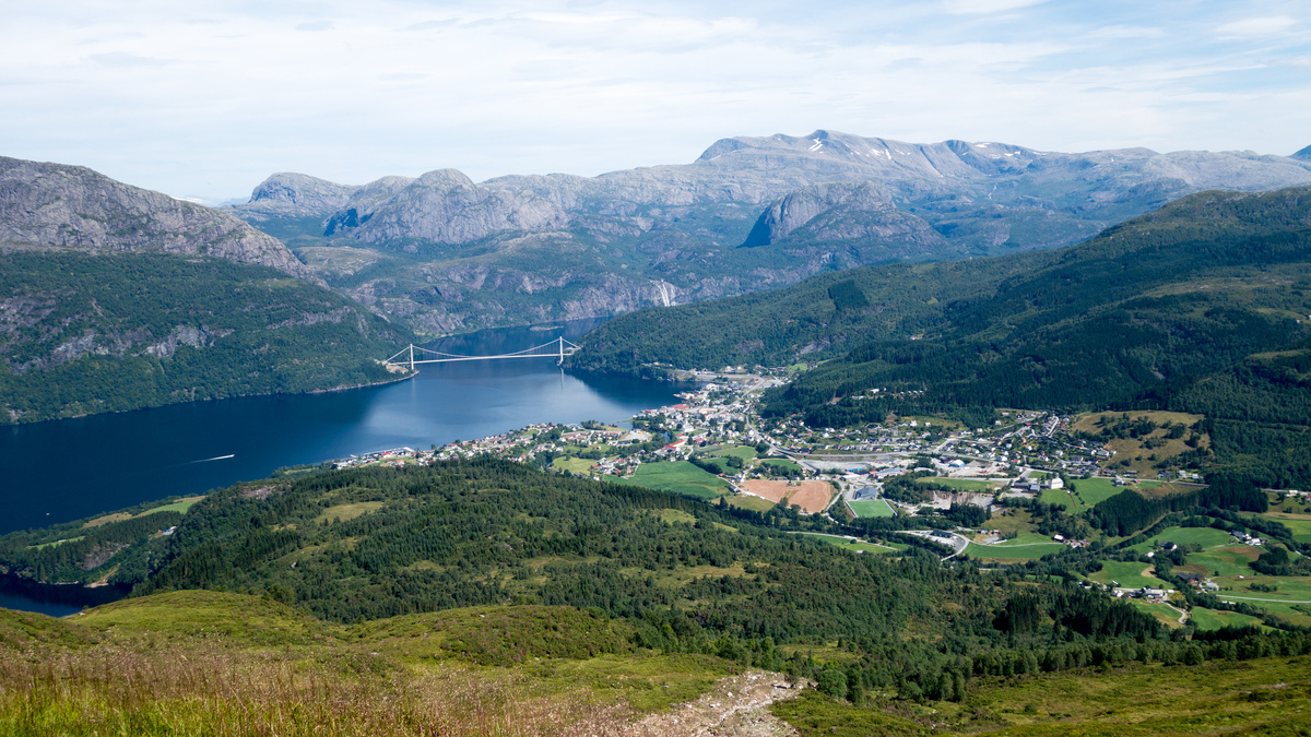 Dale i Sunnfjord Background